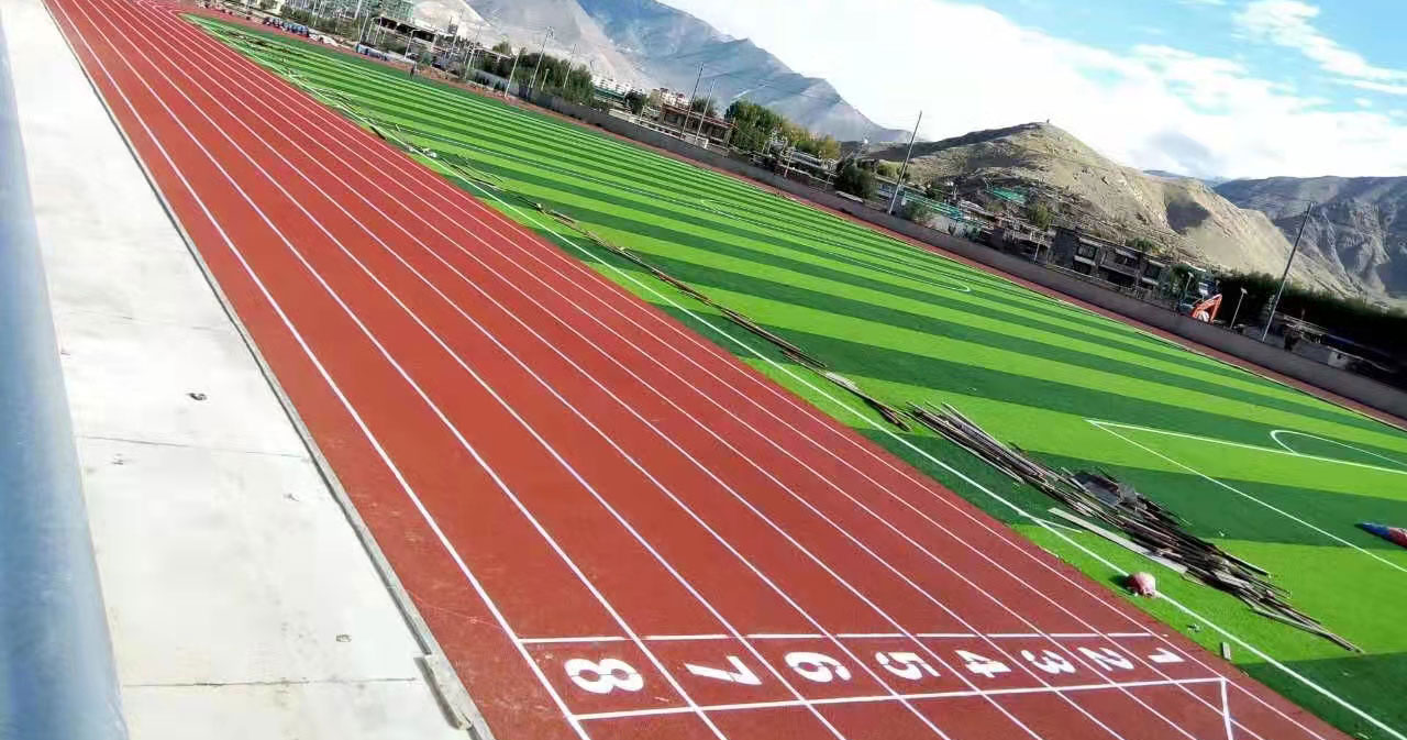 西藏山南职业学校400米混合型塑胶跑道+12000㎡人造草坪