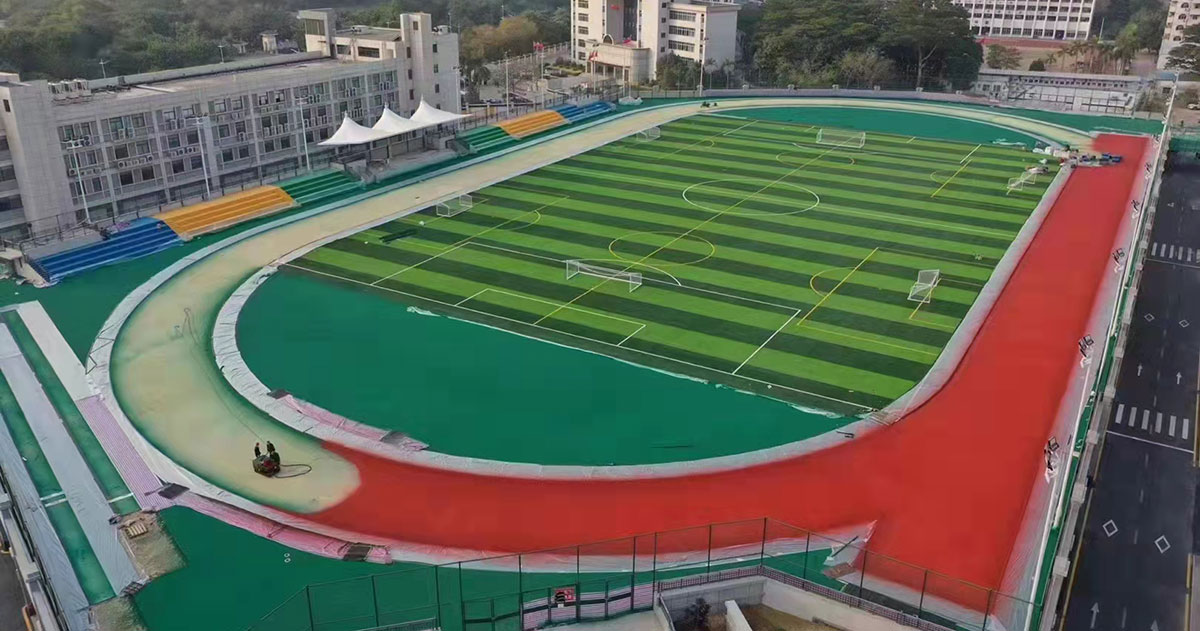 惠州市市民中心400米透气型跑道人造草坪工程